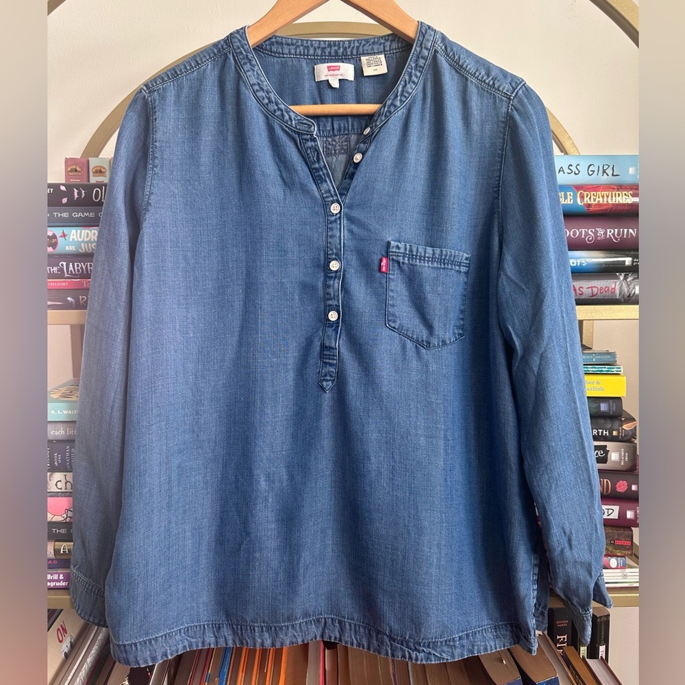 Levi’s Lyocell Indigo Denim Henley Shirt 💙